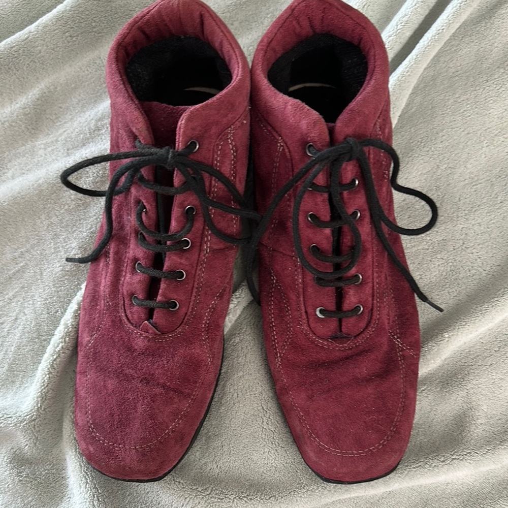 Newport News Burgundy Ankle Boots Size 9